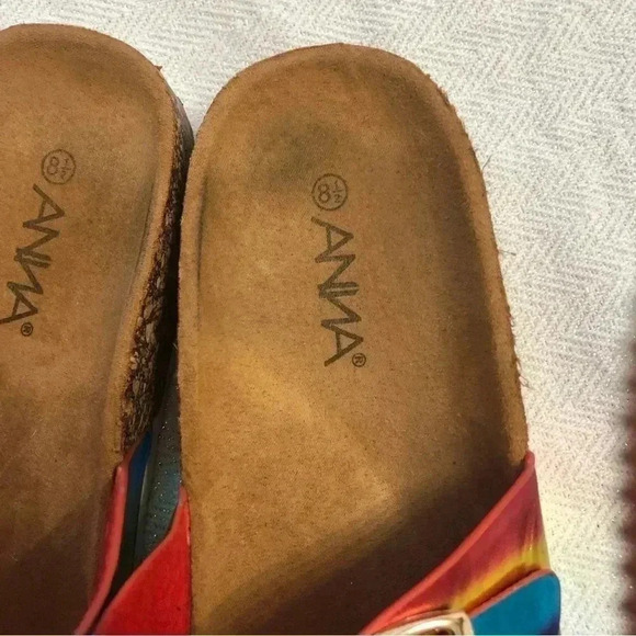 ANNA multicolored sandal with adjustable straps.  Size 8.5 - Picture 4 of 6